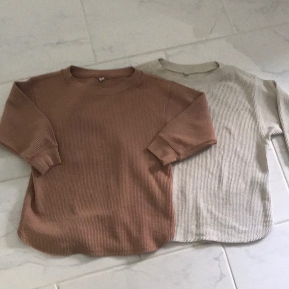 2 UNIQLO waffle style top shorter sleeve tops - Picture 1 of 1